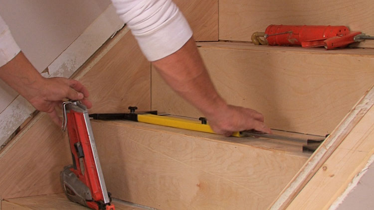 Guide To Installing Hardwood On Stairs, How To Install Hardwood Floors On Stairs